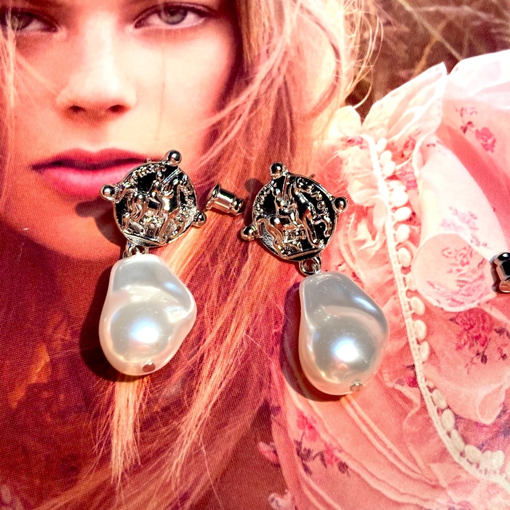 🌟 Big Baroque Imitation Pearl Silver Earrings - Picture 2 of 4